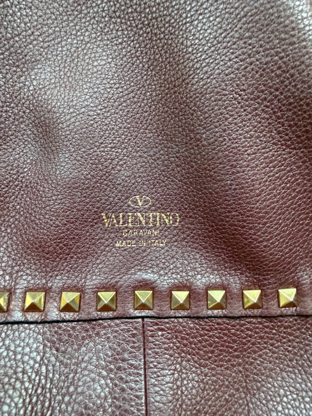 Valentino Garavani Burgundy Leather Rockstud Tote - Picture 2 of 8